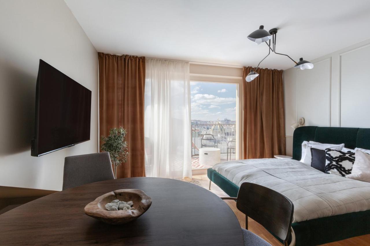 Turnkey I Angelo Roma Apartments Praag Buitenkant foto